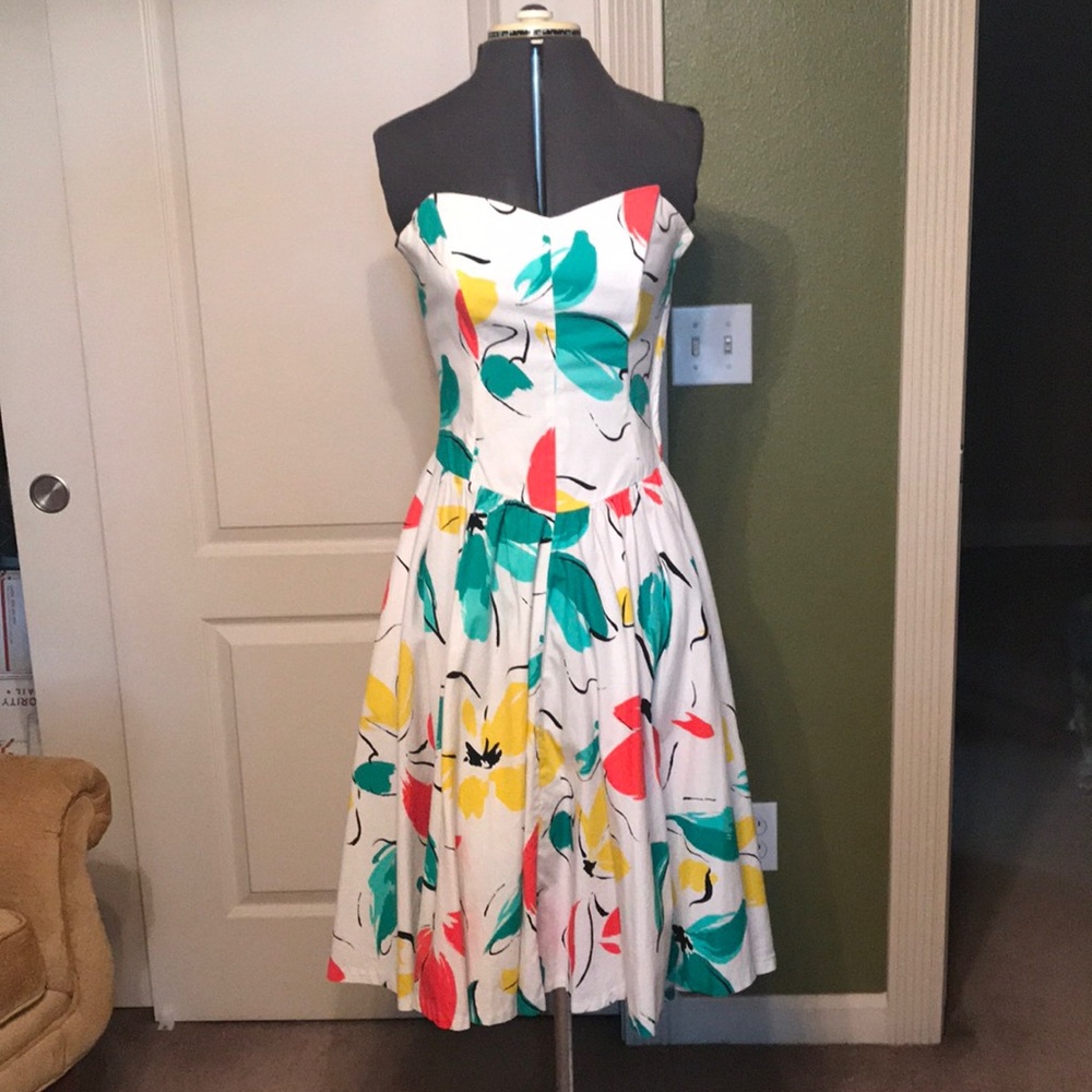 Vintage Floral Print Strapless Dress with pockets